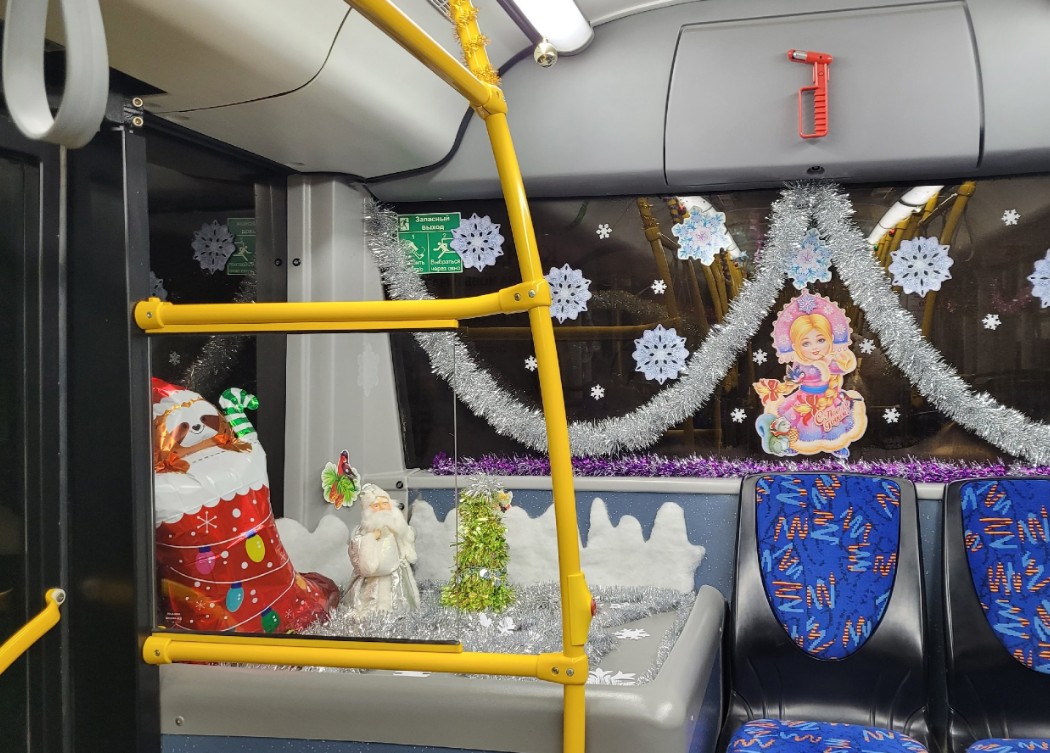 Пензенцев порадовало новогоднее оформление троллейбуса №105