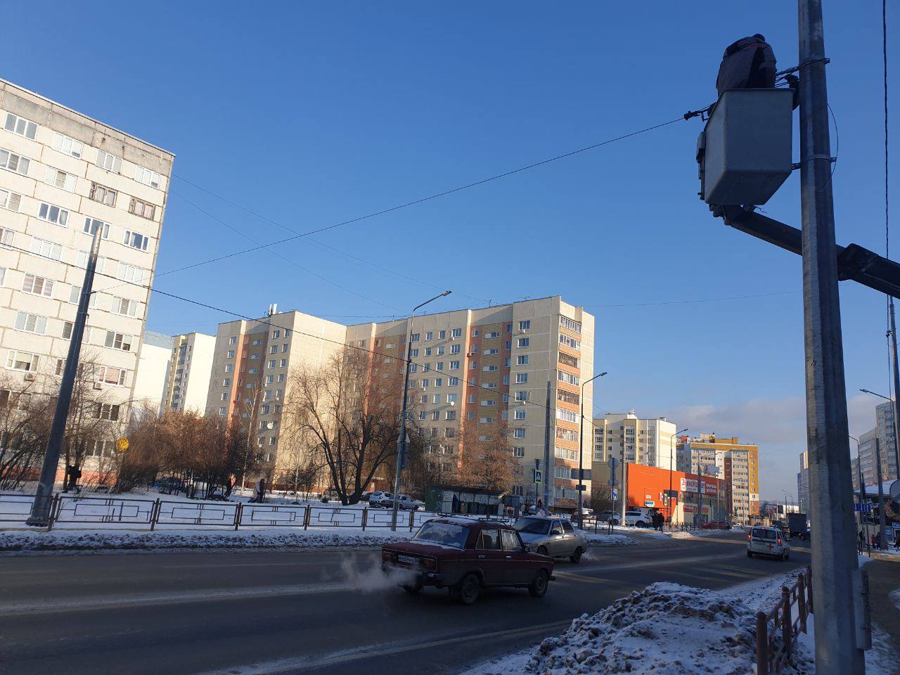 В Пензе и Спутнике продолжают строить контактную сеть для транспорта