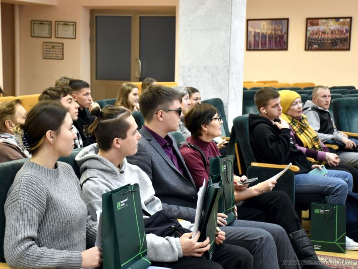 В Пензе еще 40 детей-сирот получили ключи от новых квартир