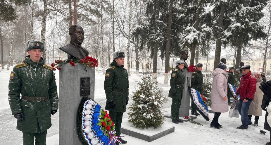 В Пензенской области прошло открытие «Аллеи славы» в память о погибших воинах 297-й бригады