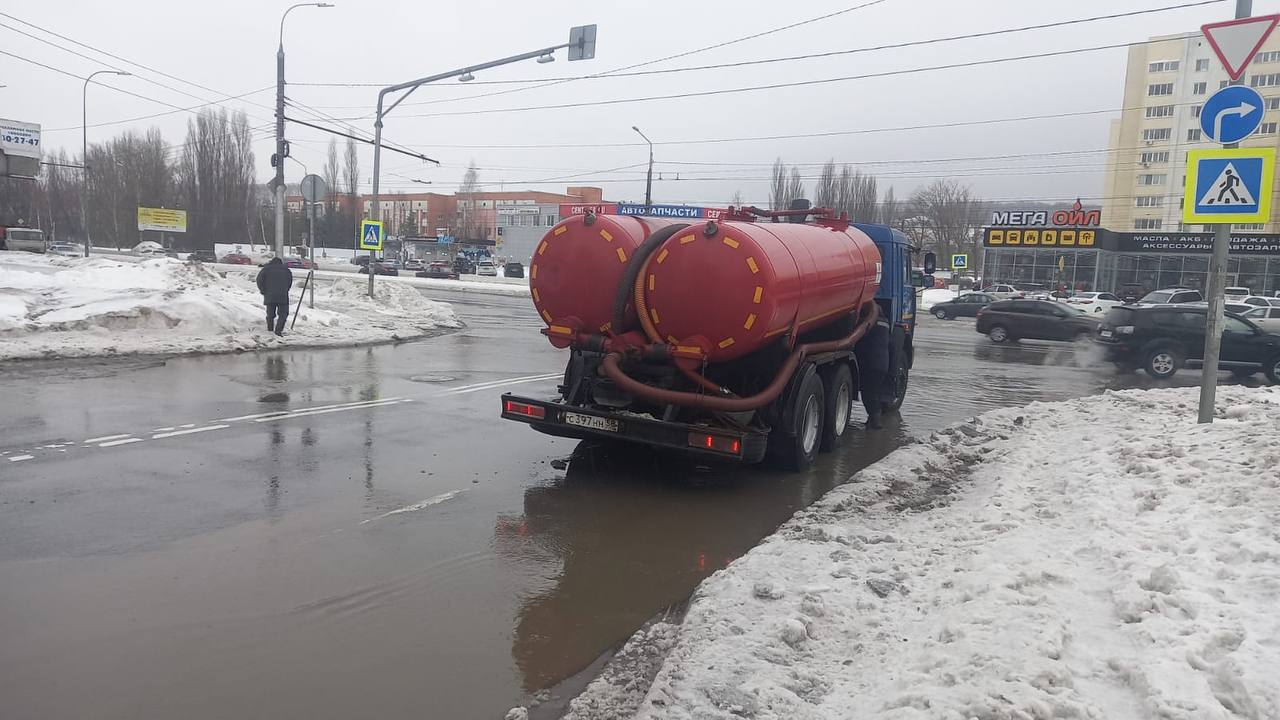 С пензенских дорог откачивают воду