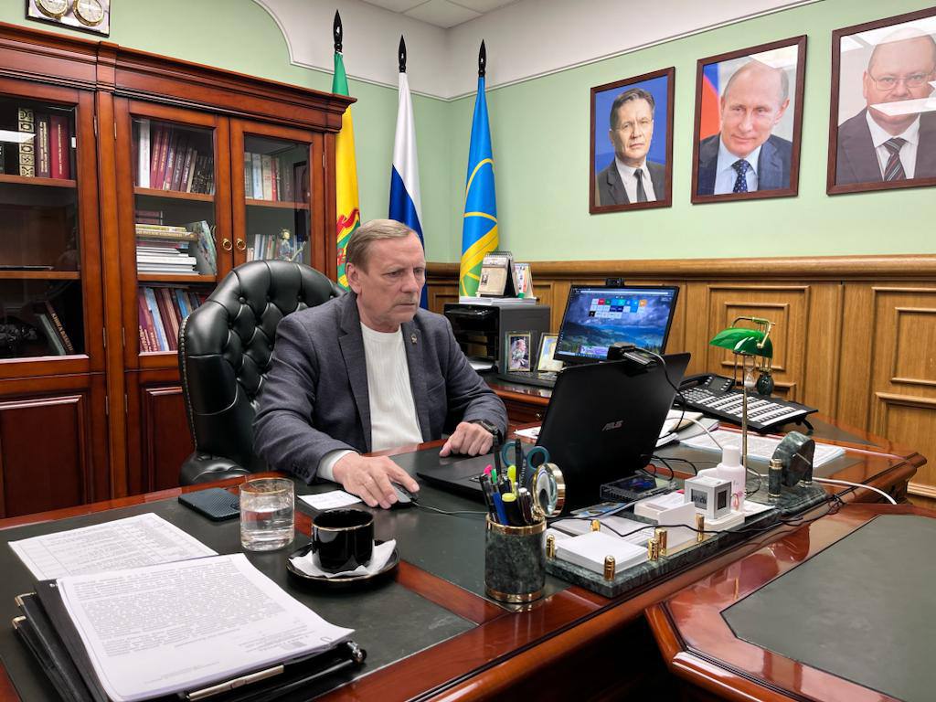 Мошенники получили доступ к мессенджеру главы Заречного Олега Климанова