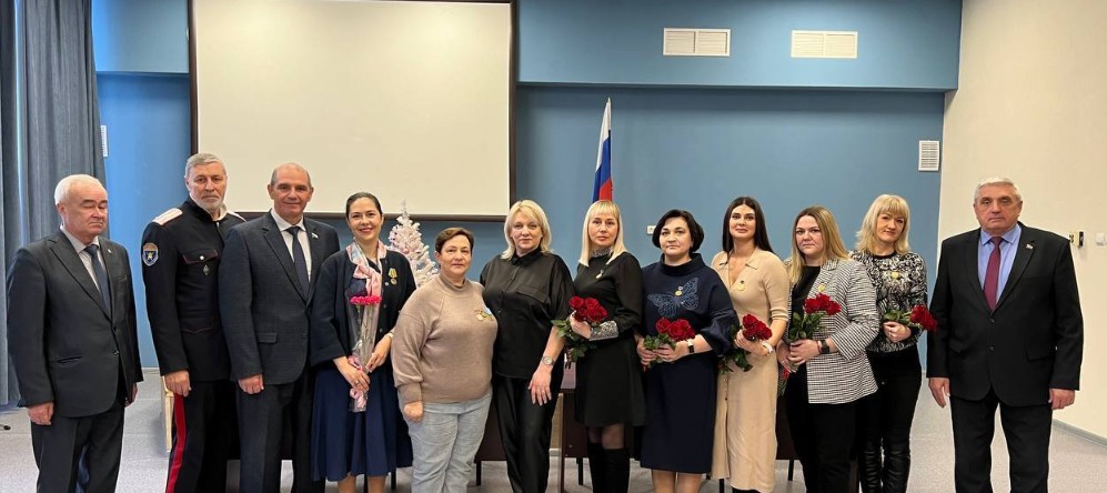 В Пензе супруги бойцов СВО получили медали «Жене офицера»