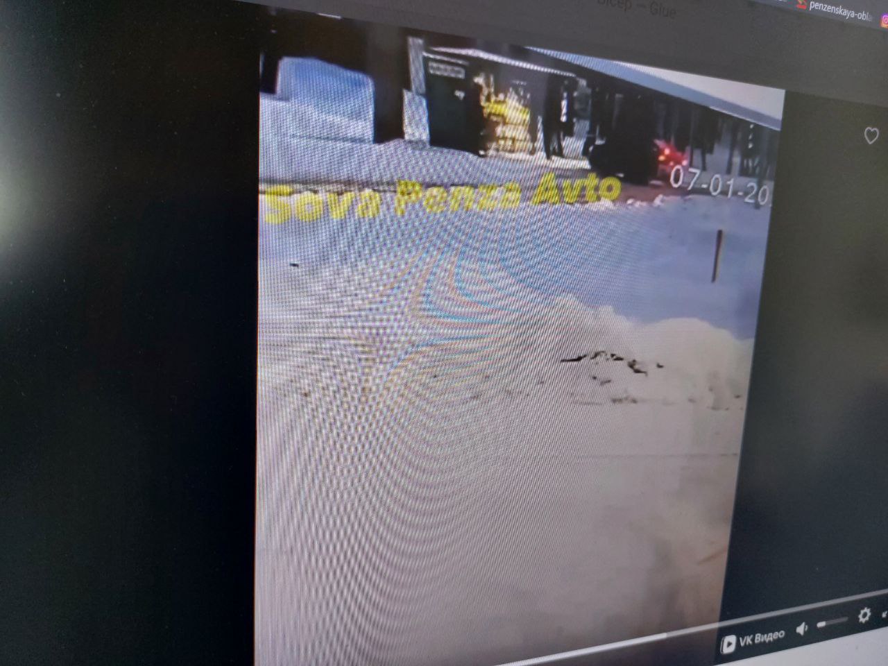 В Пензе легковушка влетела в остановку и сбила людей