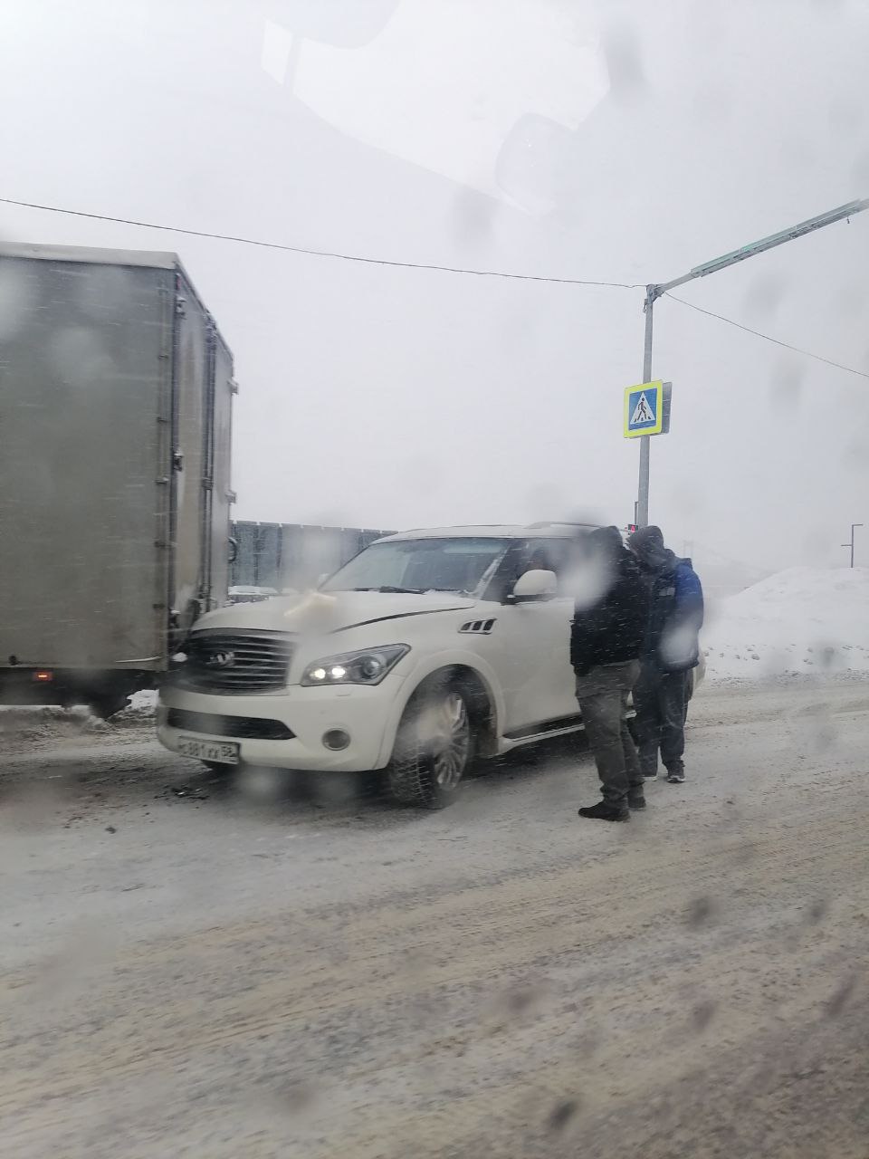 В Пензе у Ростка японский внедорожник влетел в грузовик