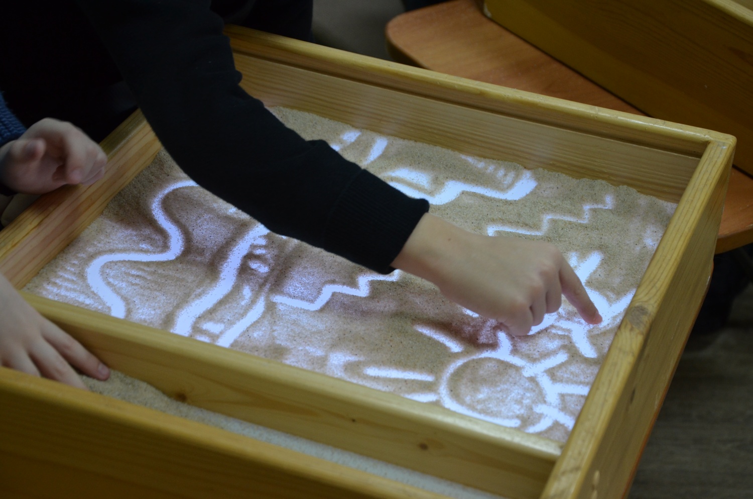 В пензенской областной библиотеке дети могут предаться «Песочным фантазиям»