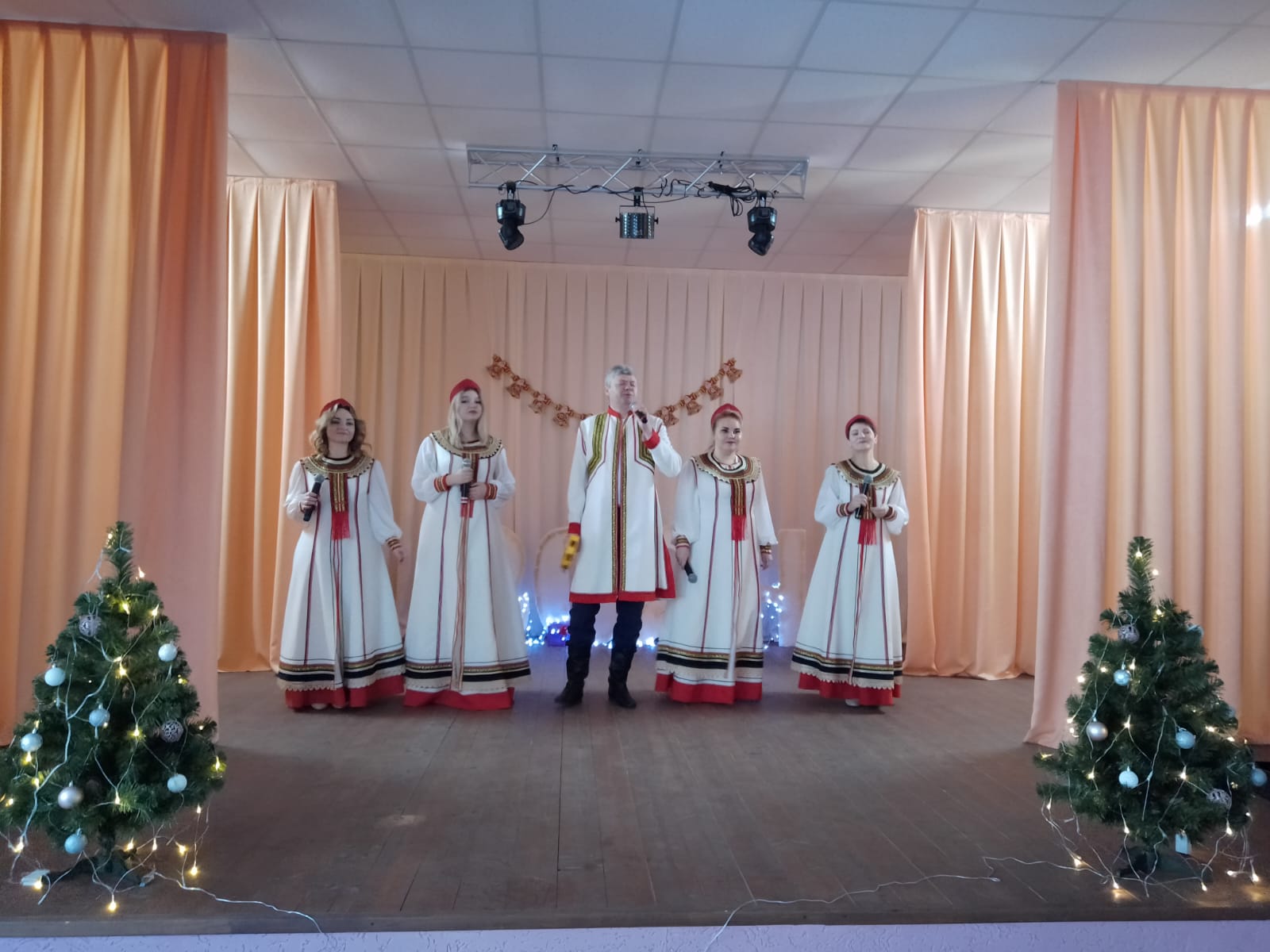 В Пензенской области автоклубы начали возить артистов по селам