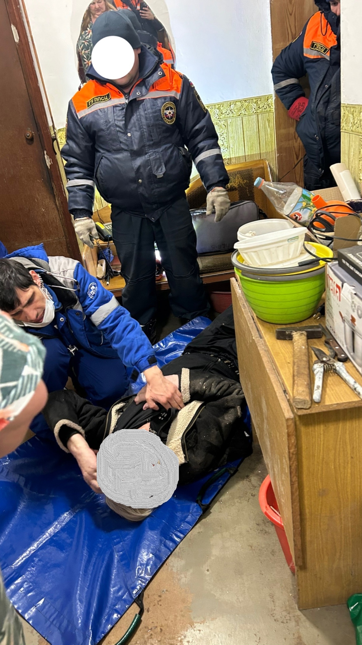 В Пензе помощь спасателей понадобилась упавшему в подвал мужчине