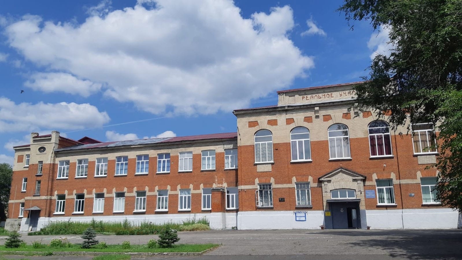 Жителям Сердобска пообещали не приостанавливать учебный процесс в школе №1