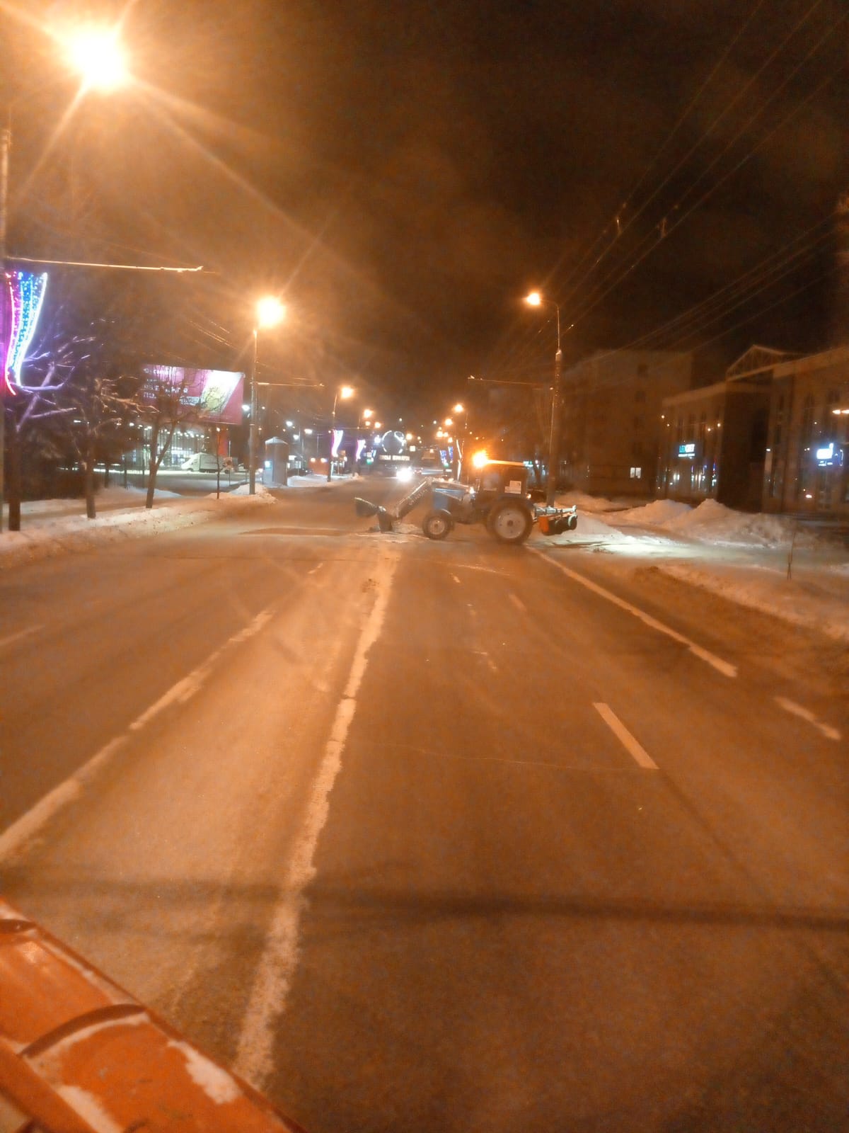 Жителям Пензы объяснили, почему дороги в городе покрыты снежными колеями