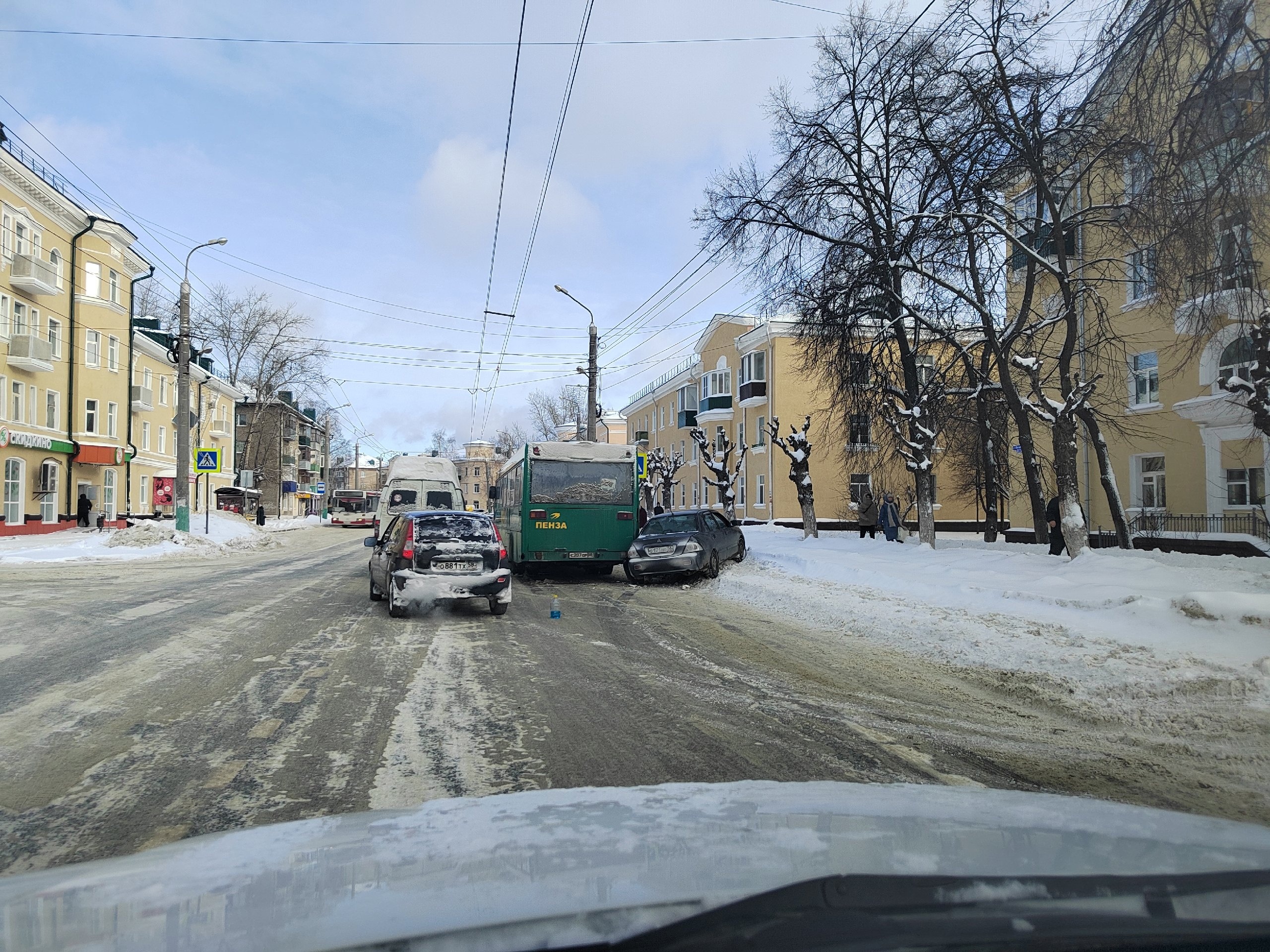 В Пензе автомобильные дороги превратились в каток