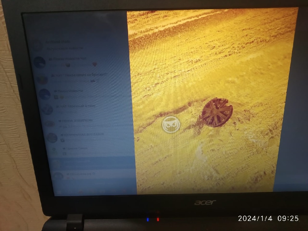 На улице Строителей в Пензе автомобилисты пробивают колеса из-за дорожной ямы