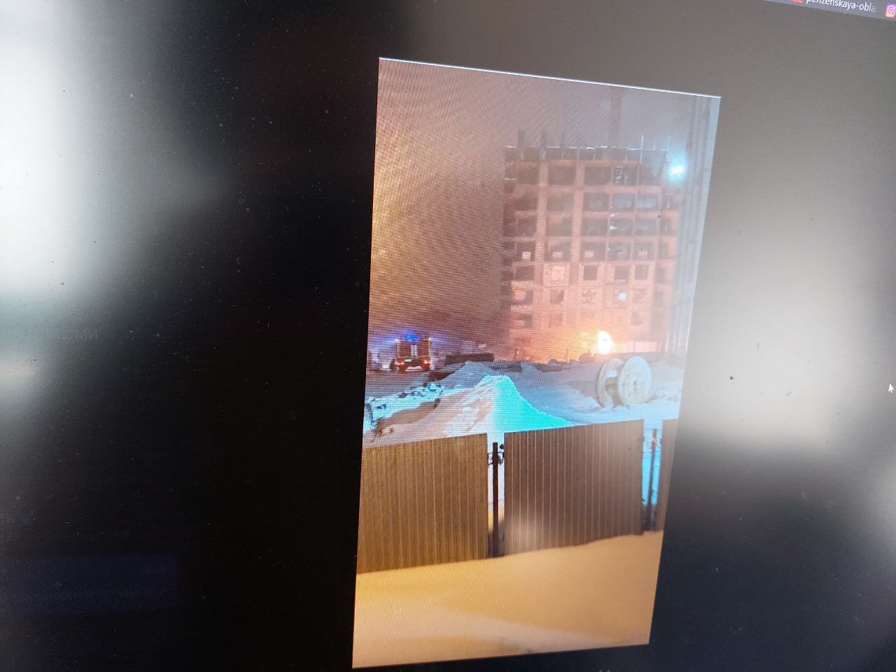 В Пензе рядом с ТЦ «Коллаж» случился пожар