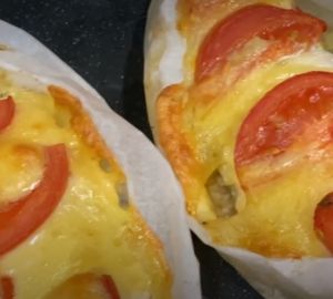 Лаваш запеченный с куриной грудкой и овощами