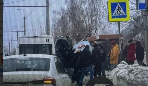 В Пензе легковушка столкнулась с маршруткой