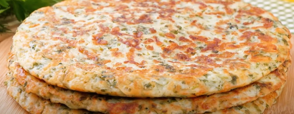 Сырные лепешки с зеленью на завтрак