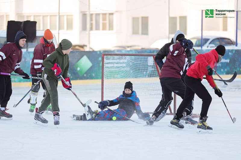 На открытом катке в Арбековской заставе прошли соревнования по хоккею