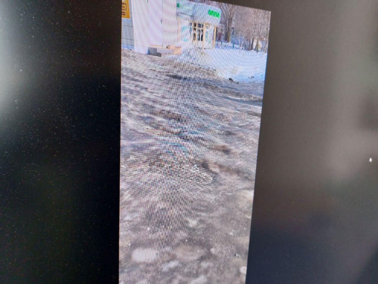 В Пензе жители боятся сломать ноги на обледенелой улице Клары Цеткин