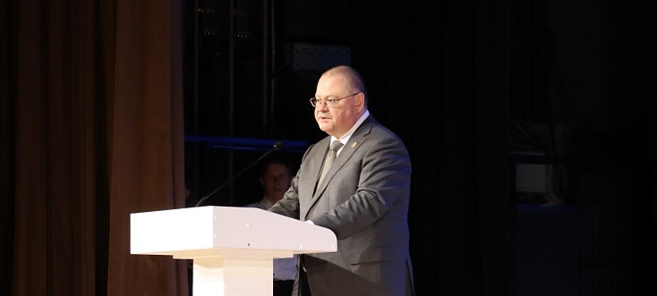 Олег Мельниченко наградил лауреатов областной премии «Ученый года»