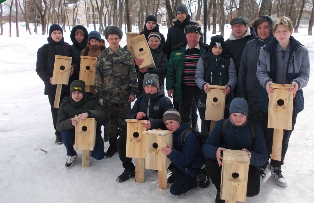 В Пензе школьники повесили 535 кормушек и скворечников