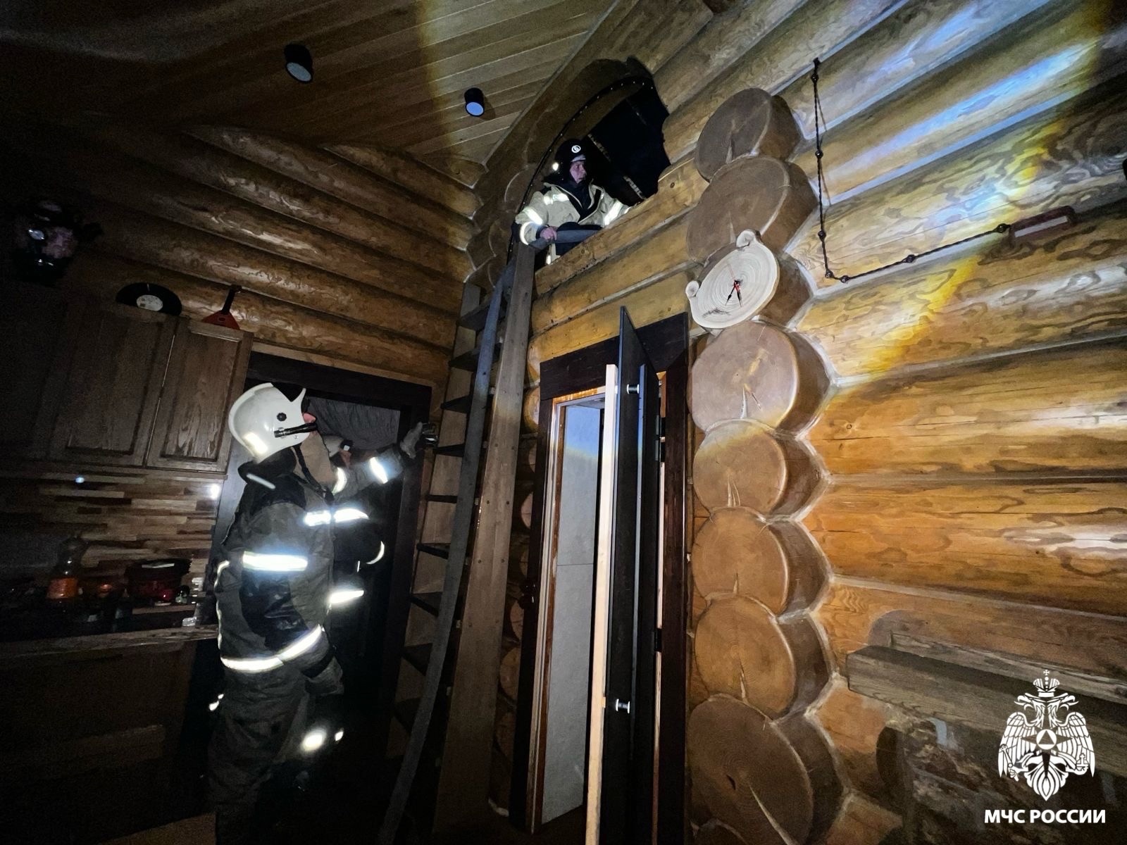 В Кузнецком районе пожарные при помощи трех машин тушили баню