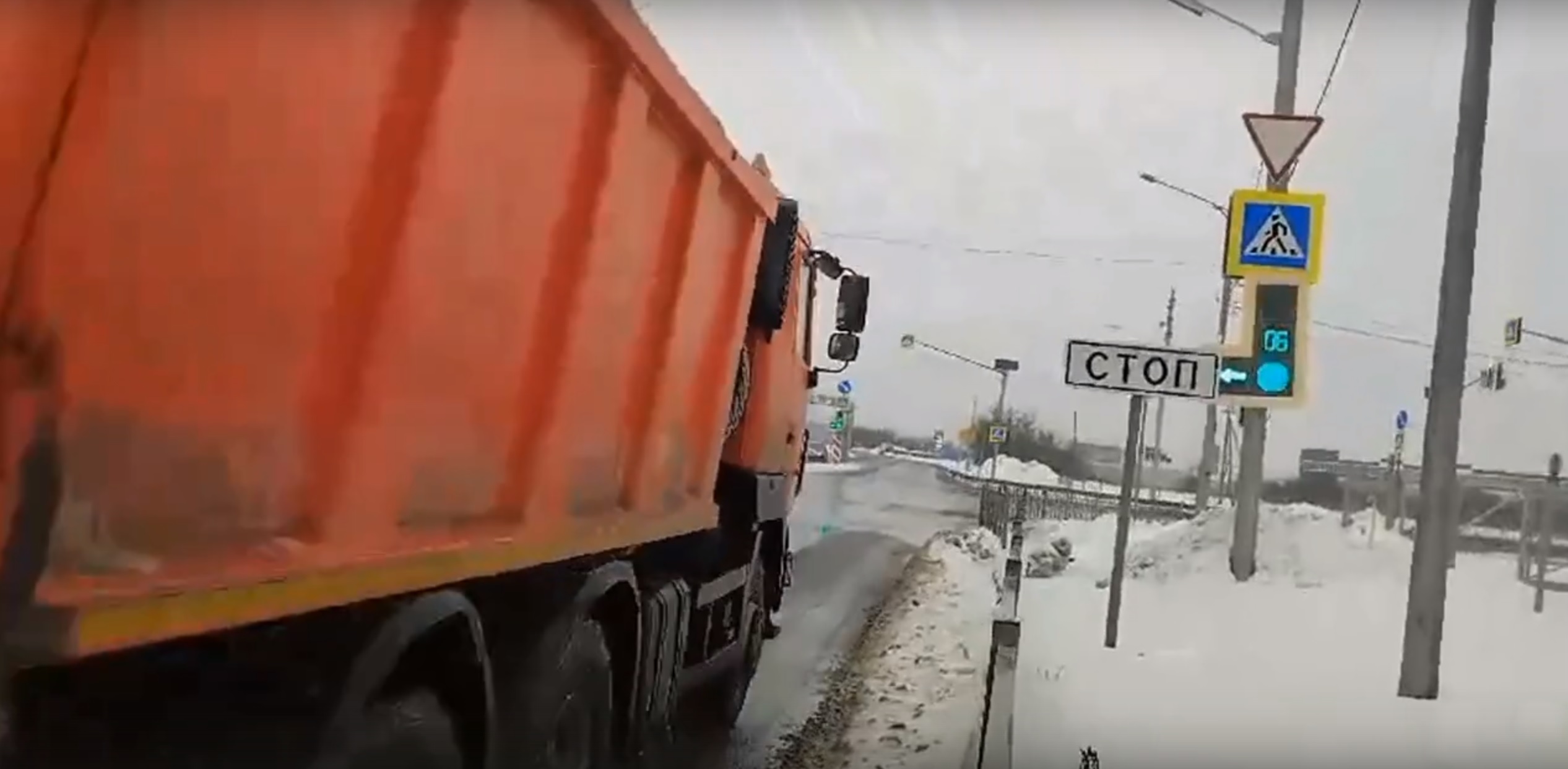 В Пензе на улице Рябова переключили стрелки на светофоре