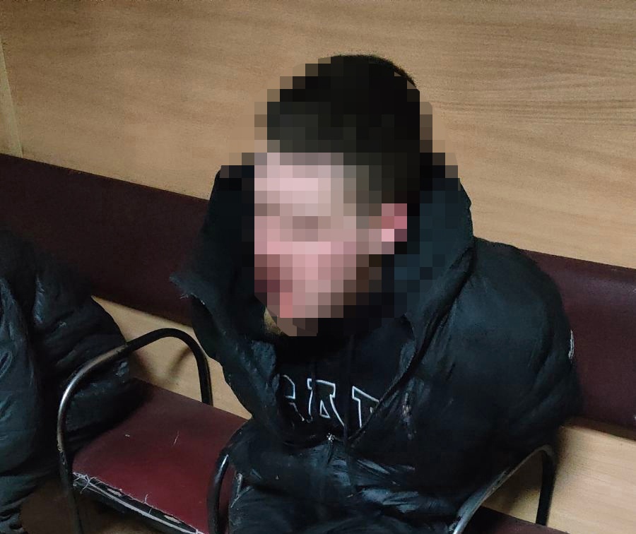 В Пензе задержали мужчину, пинающего чужие авто