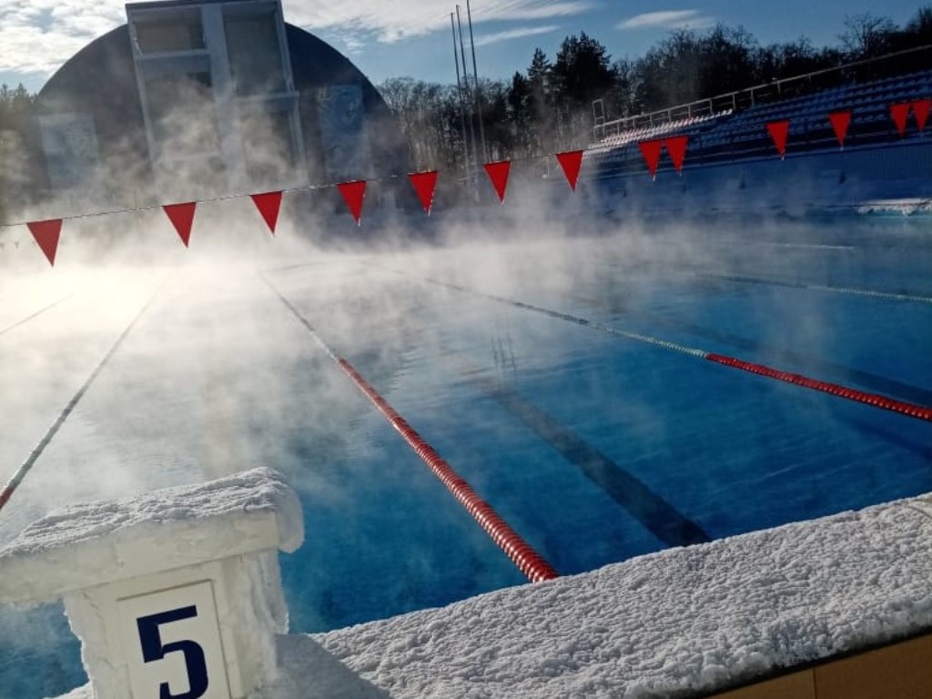 В Пензе 77 человек смогли бесплатно поплавать в бассейне