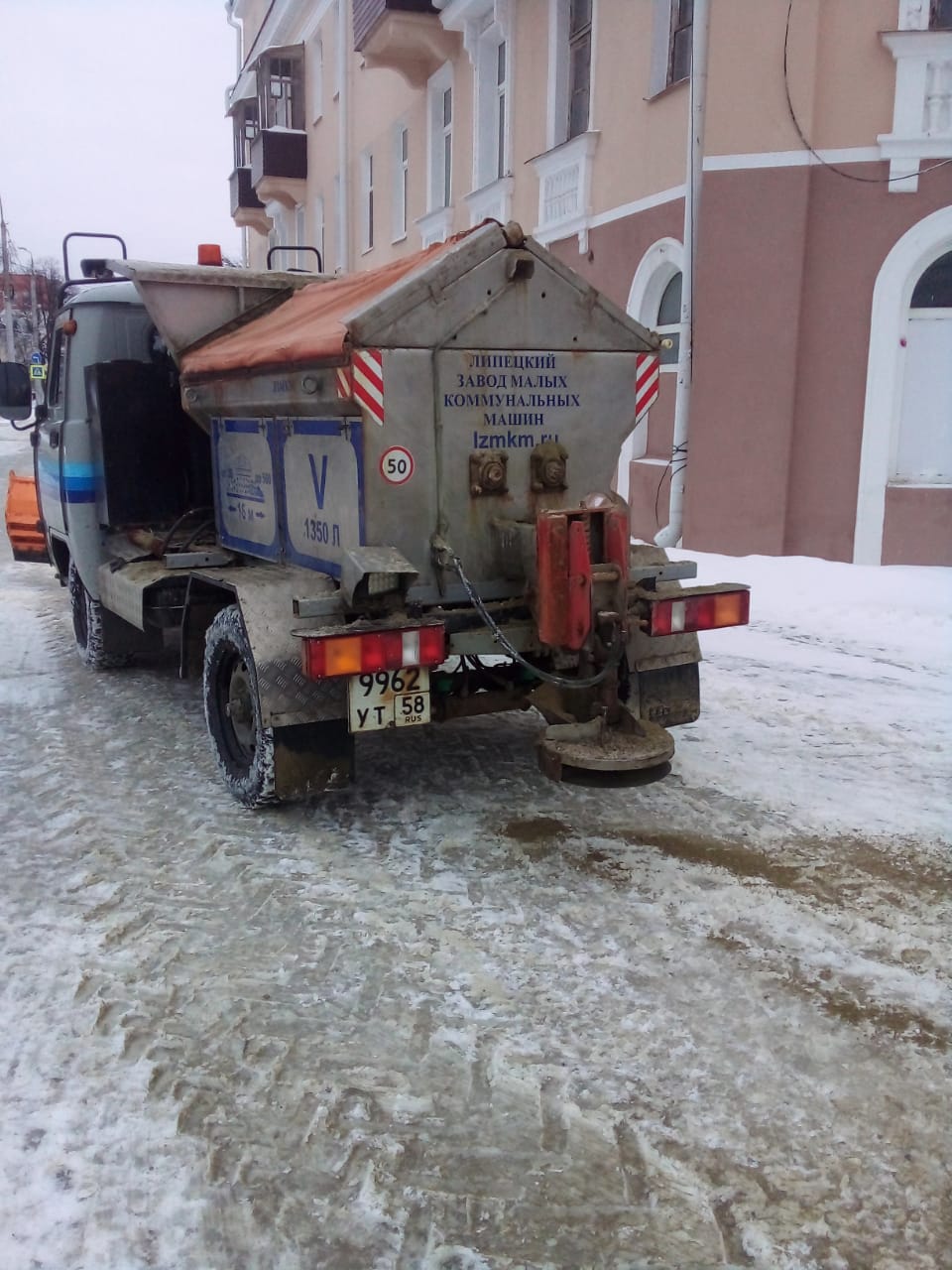 В Пензе на обработку дорог от гололеда бросили 15 000 тонн песка