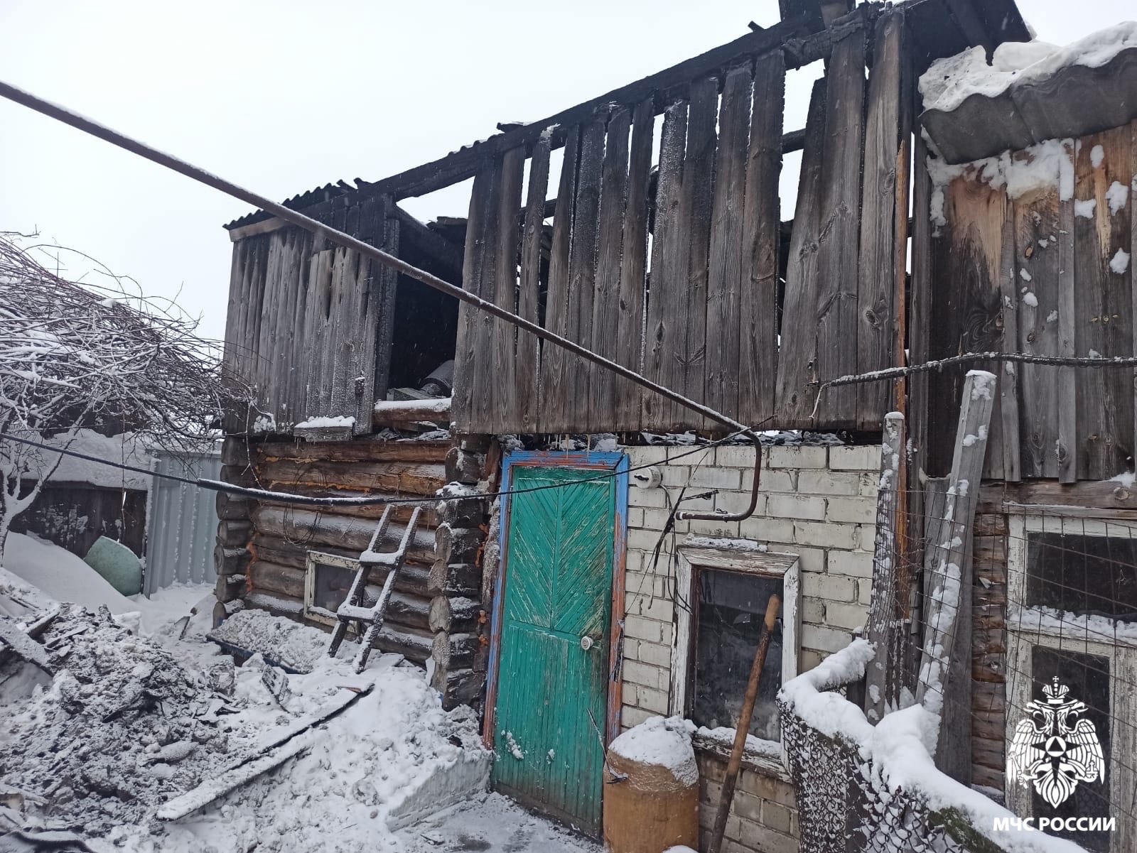 На частном подворье Кузнецкого района утром сгорела баня