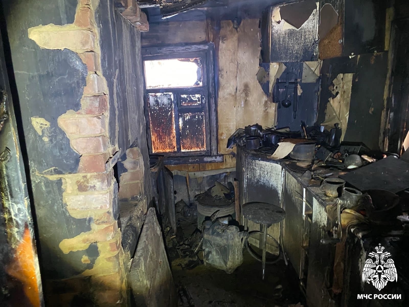 В Кузнецком районе в воскресенье сгорел жилой дом