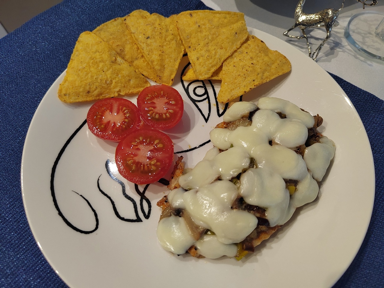 Необычный рецепт легкого ужина с индейкой, моцареллой и шампиньонами