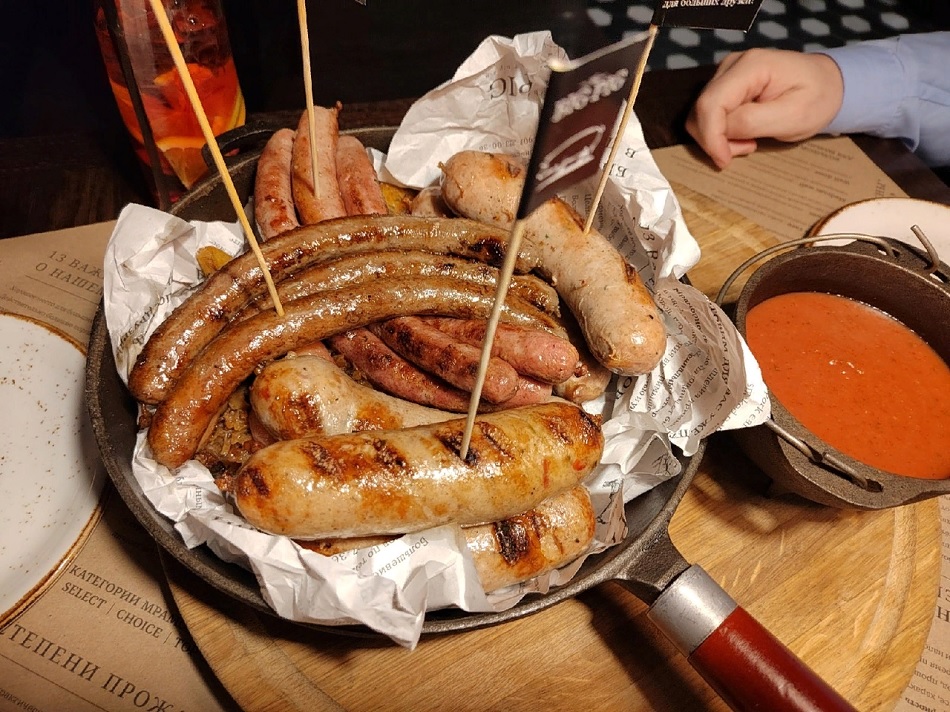 Нежные куриные колбаски по-домашнему