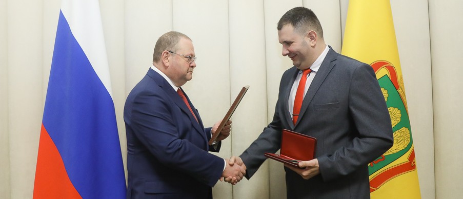 В преддверии Дня Защитника Отечества Олег Мельниченко наградил отличившихся пензенцев