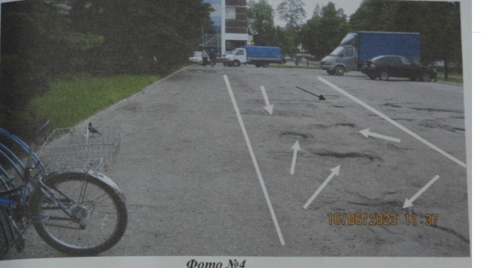 В Заречном по решению суда восстановят асфальт возле бизнес-центра