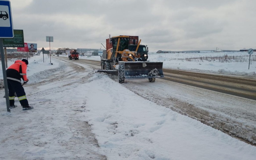 Последствия снегопада на пензенских дорогах устраняют более 280 единиц техники