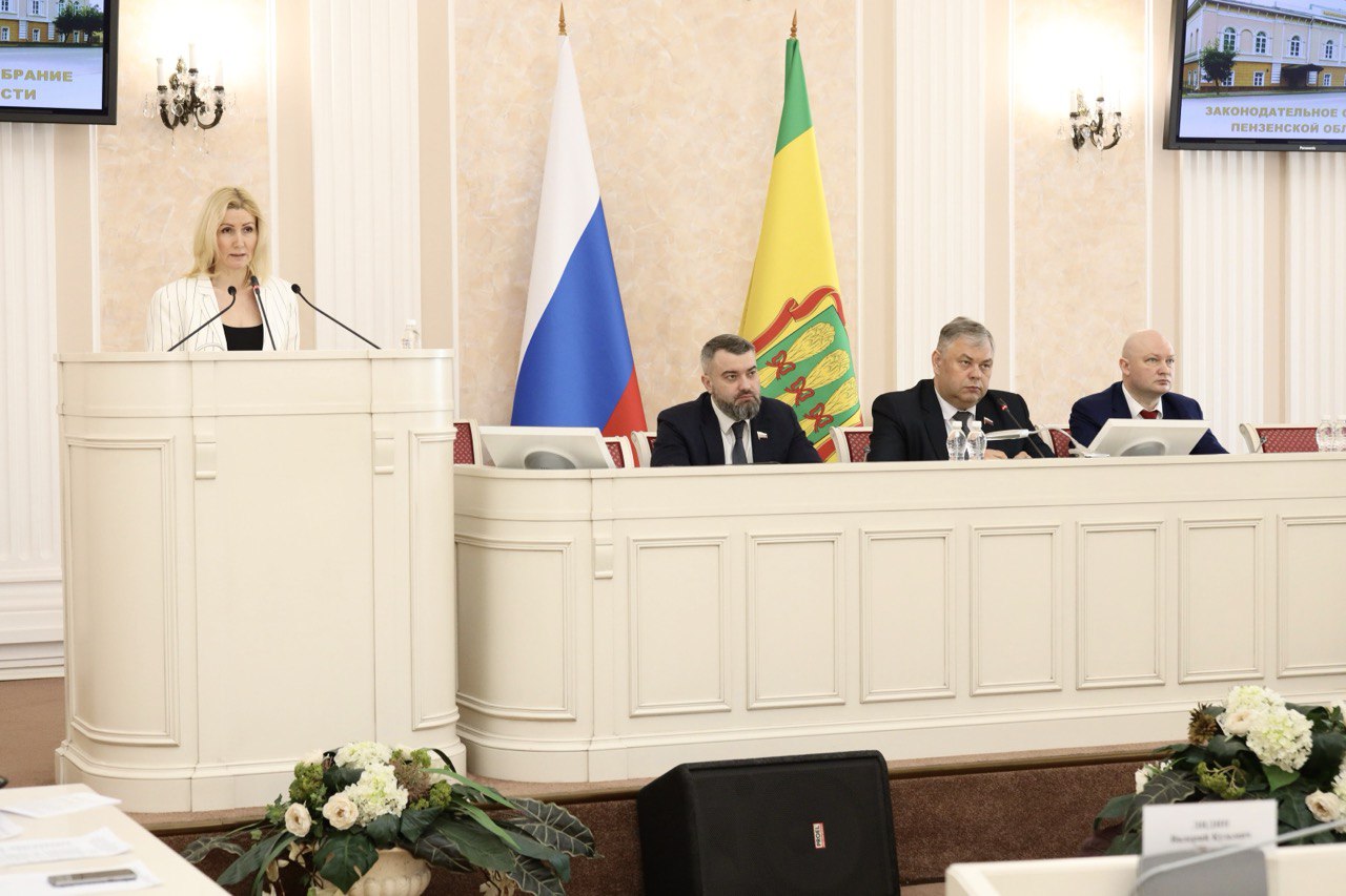 Депутаты приступили к формированию повестки дня очередной сессии Законодательного Собрания