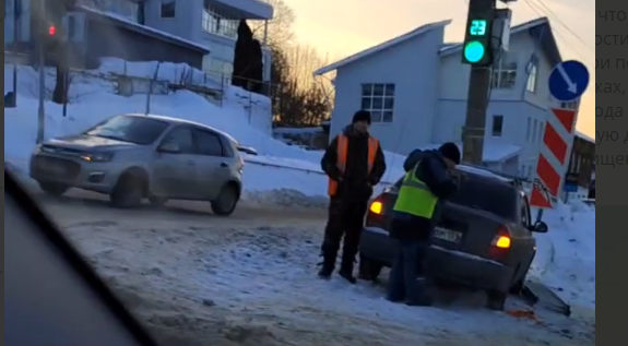 В Пензе дорожные работники изобрели новый способ парковки