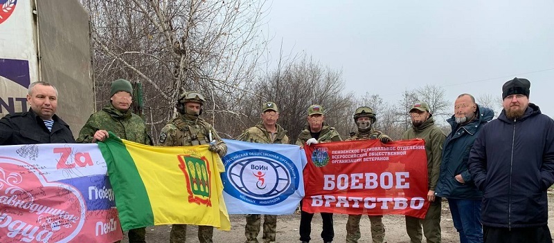 Алексей Иванов и иеромонах Августин помогли организовать молельную комнату в Донецке