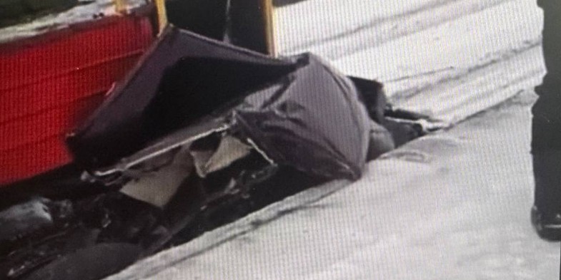 В соседнем с Пензенской областью регионе грузовой поезд раздавил машину с людьми в салоне