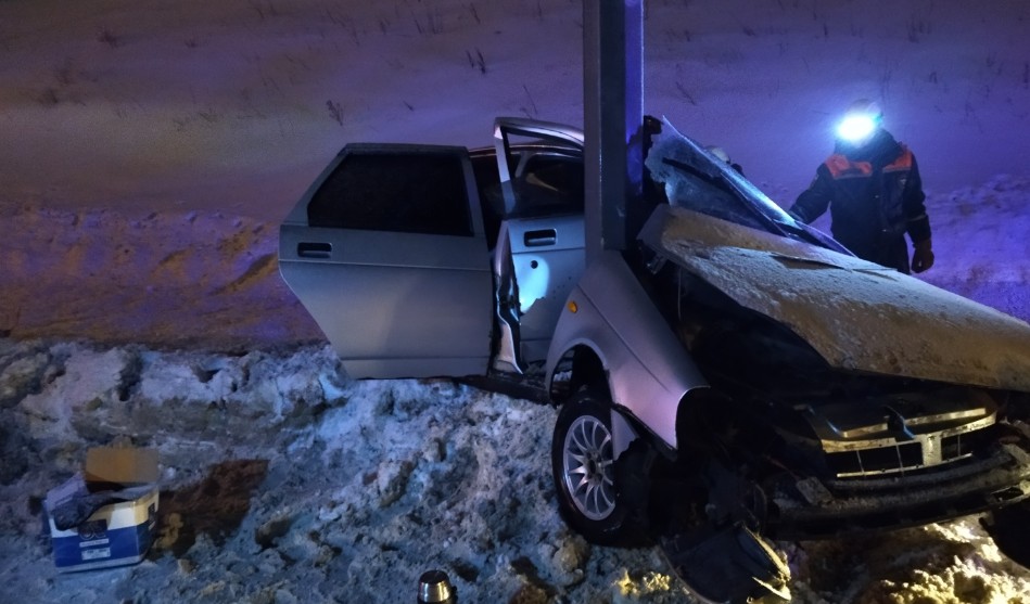 Появились кадры с места жуткого ДТП с раскуроченной легковушкой в Пензе