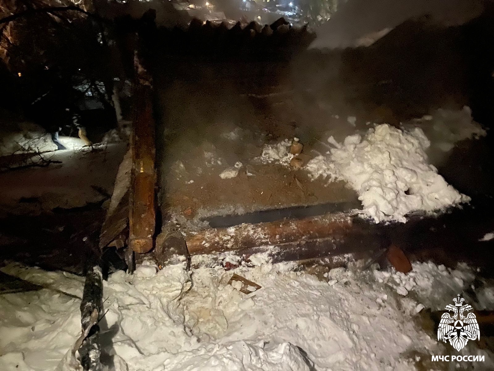 В Кузнецке вечерний пожар уничтожил баню