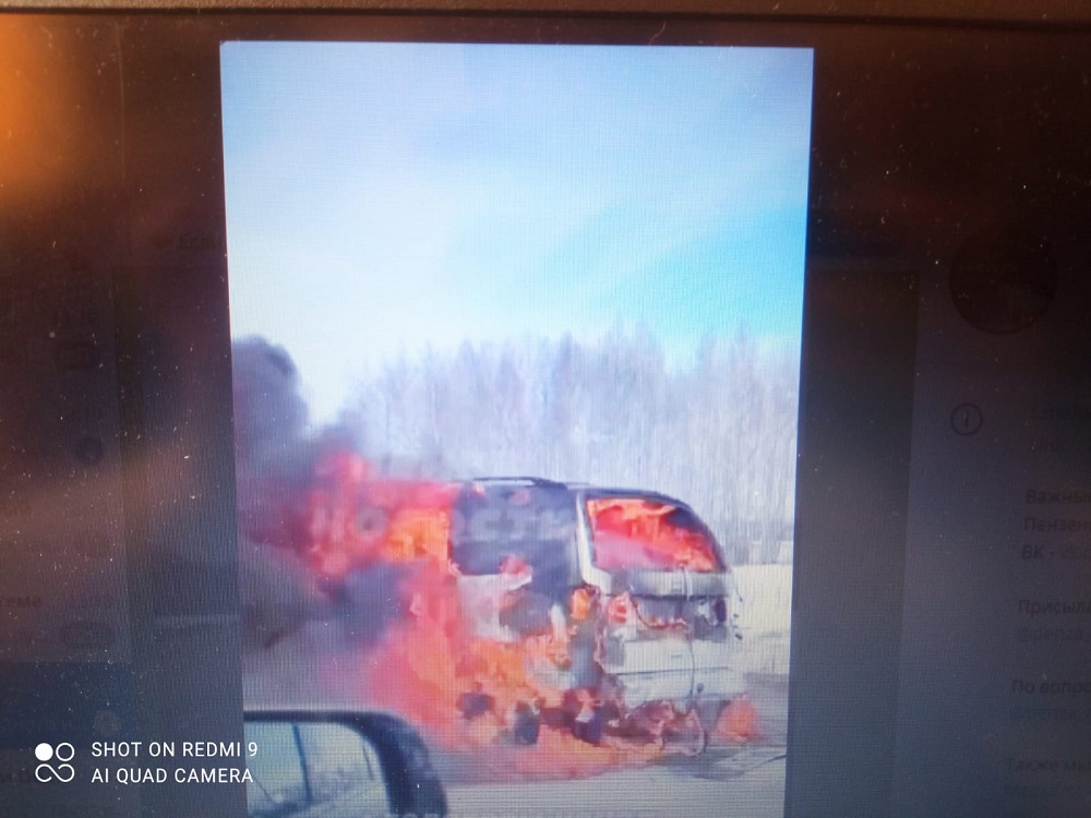 В Пензе на трассе сгорела машина