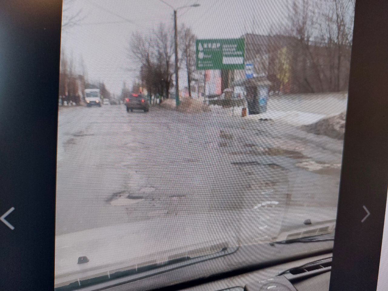 Жителей Кузнецка возмутили дорожные ямы, засыпанные кирпичом