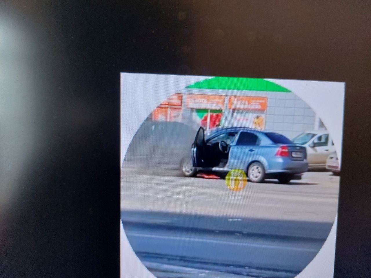 В Пензе на улице Суворова автомобилистка не заметила, что ее машина горит