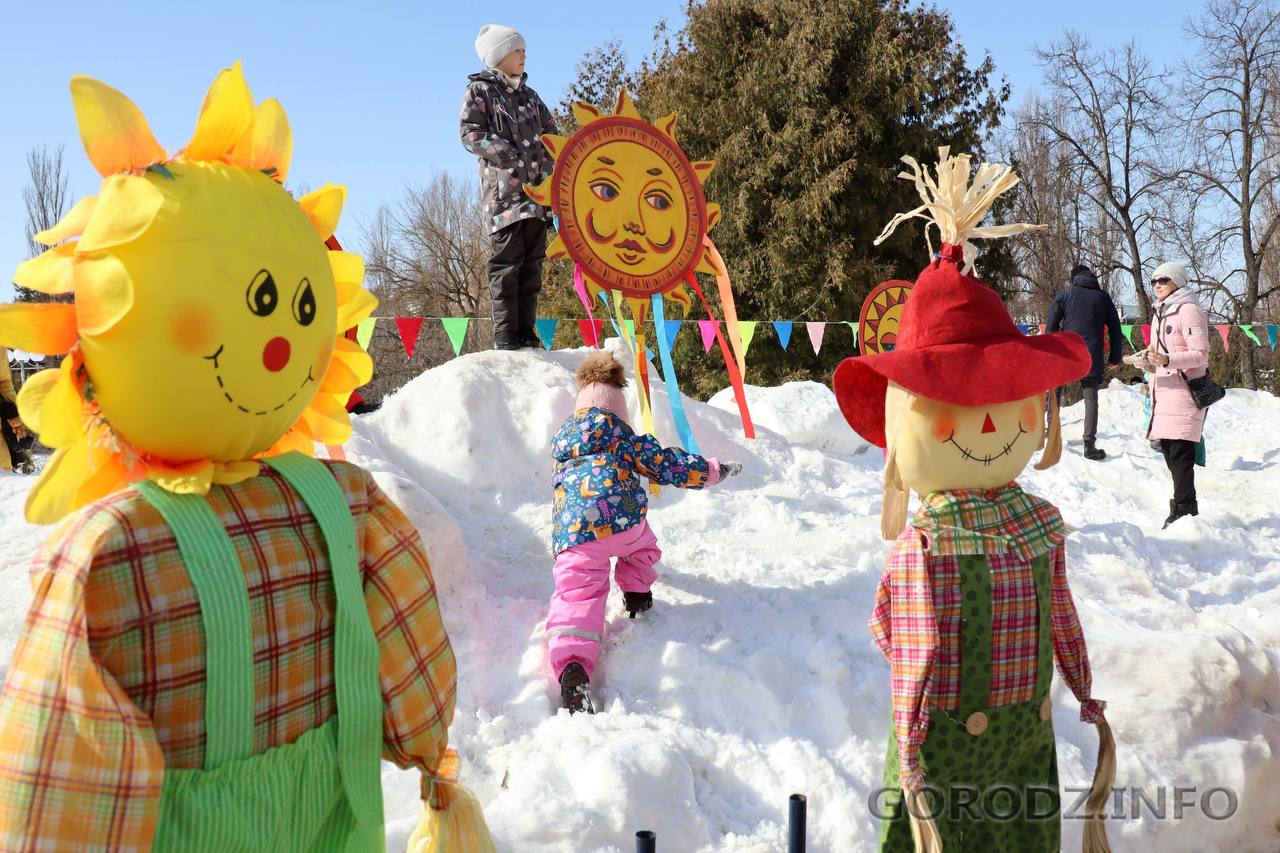 В пензенском Заречном празднуют Масленицу
