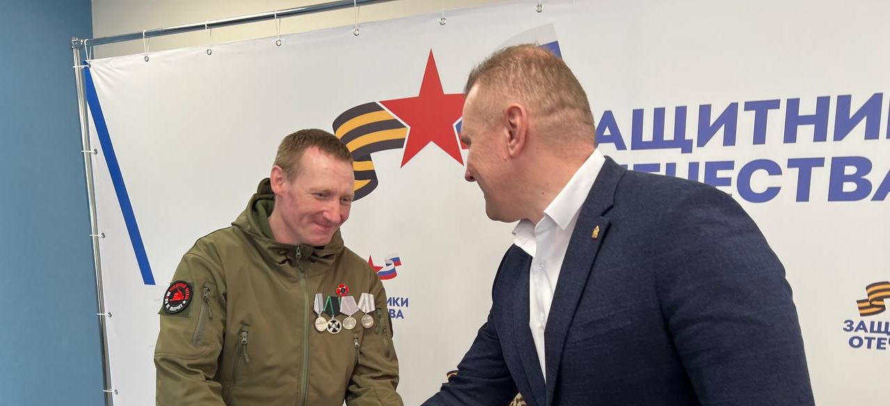 В Пензе бойцу СВО в торжественной обстановке вручили удостоверение