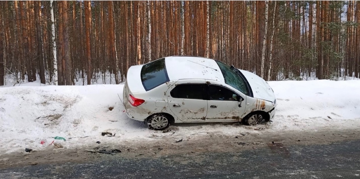 В Никольском районе молодая девушка пострадала в аварии с «Рено»