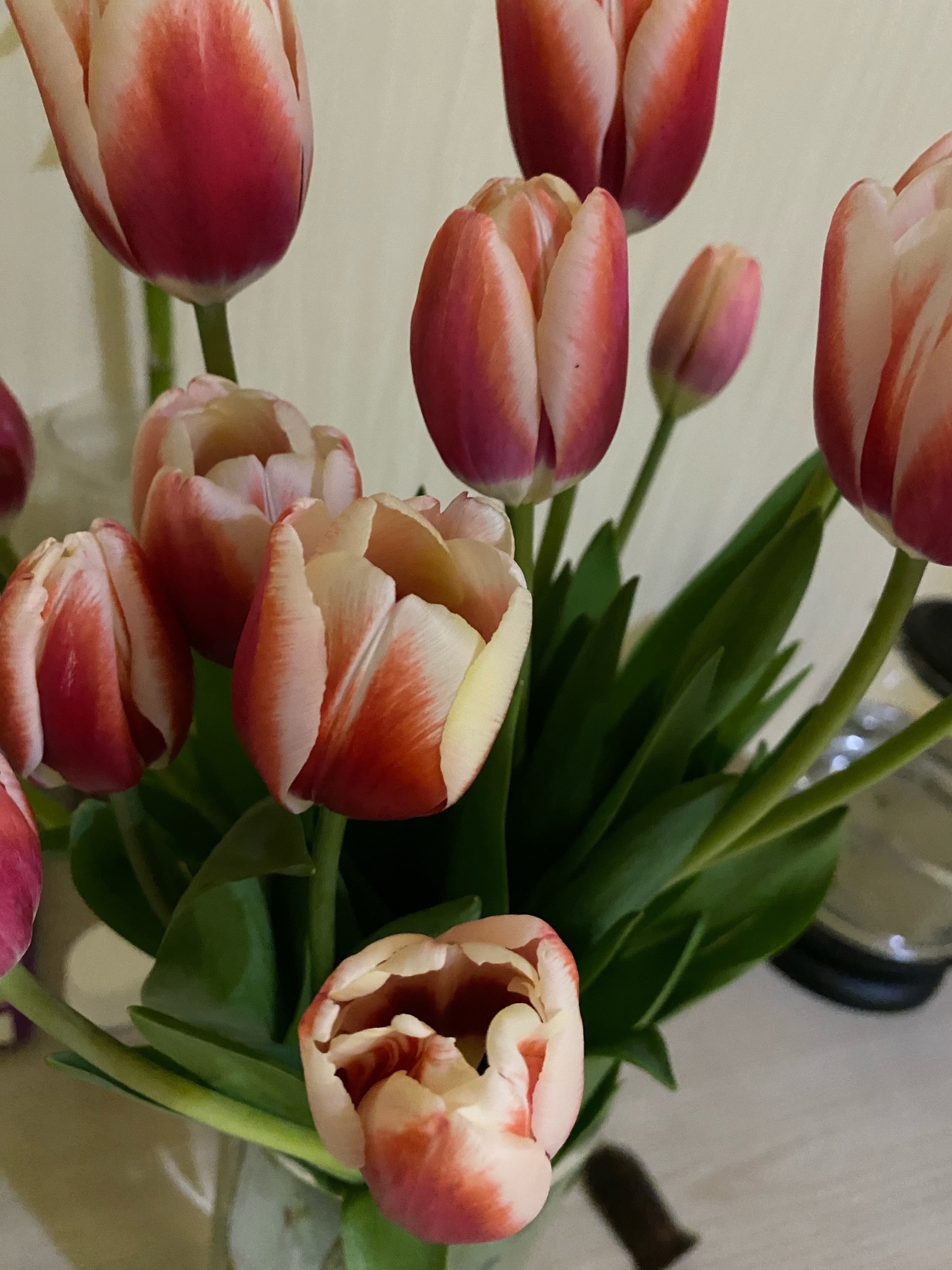 Назван топ-3 популярных подарков женщинам на 8 марта