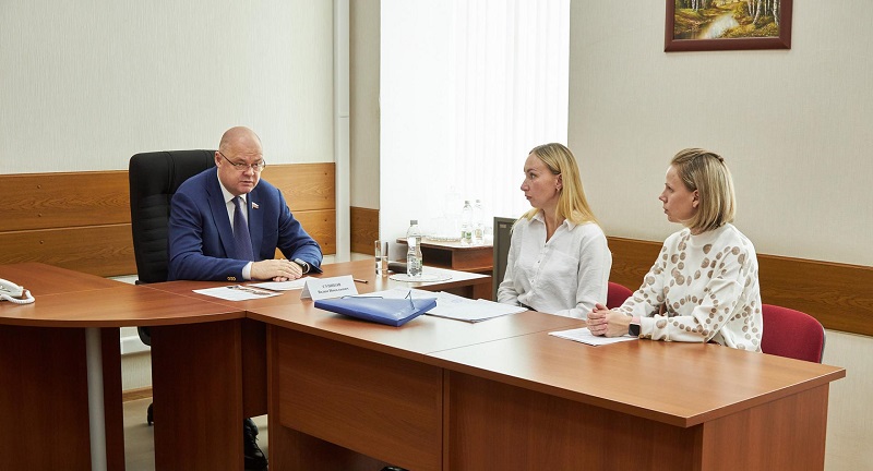 Вадим Супиков провел прием граждан в региональном парламенте